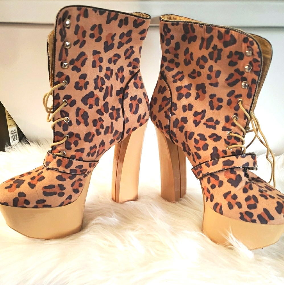 NWOT Tan Platform Chunky Heel Leopard Print